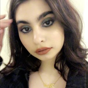 Meet your Posher, Layla